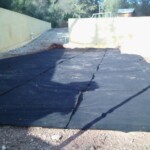 Pose d'un gazon synthétique pour l'aménagement d'un mini terrain de foot elagage, élagage, abattage, tailles, var, Toulon, Hyères, la seyne sur mer, Six fours, Saint Tropez